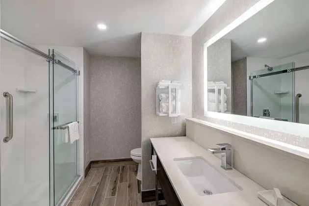 Oda, 1 En Büyük (King) Boy Yatak, Sigara İçilmez, Buzdolabı ve Mikrodalga (With Sofa Bed)