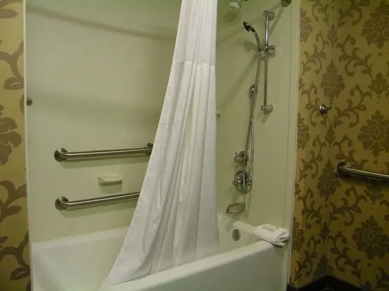 Oda, 2 Büyük (Queen) Boy Yatak, Engellilere Uygun, Sigara İçilmez