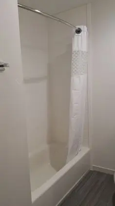Oda, 1 En Büyük (King) Boy Yatak, Sigara İçilmez, Buzdolabı