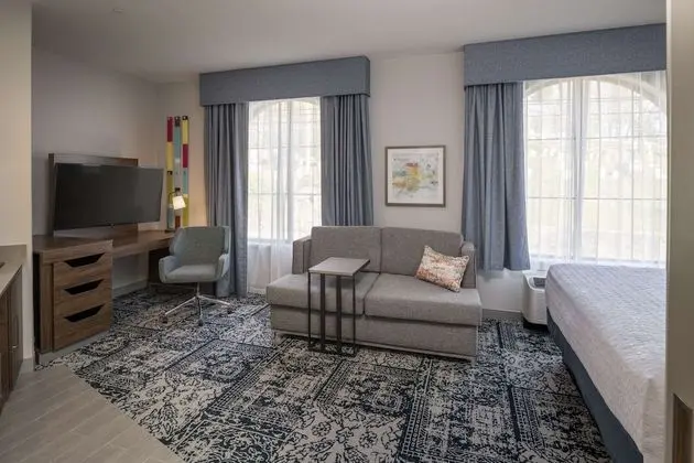 Stüdyo, 1 En Büyük (King) Boy Yatak ve Çekyat (Wet Bar & Work Area)