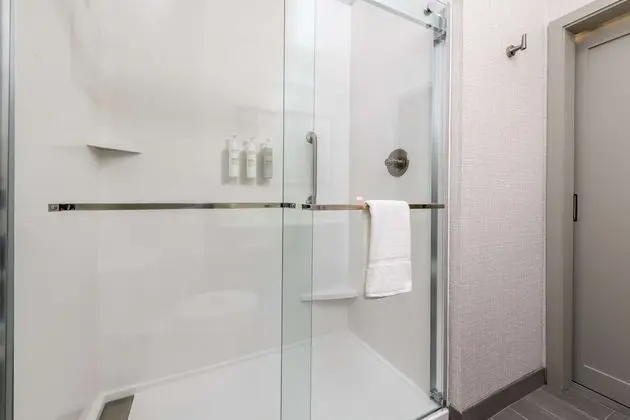 Stüdyo, 1 En Büyük (King) Boy Yatak ve Çekyat (Wet Bar & Work Area)