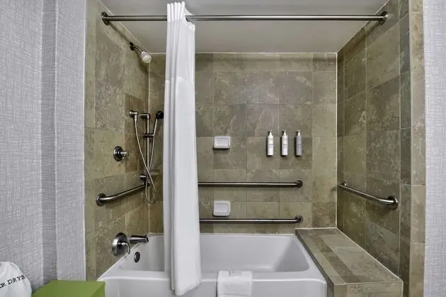 Oda, 2 Büyük (Queen) Boy Yatak, Engellilere Uygun, Sigara İçilmez