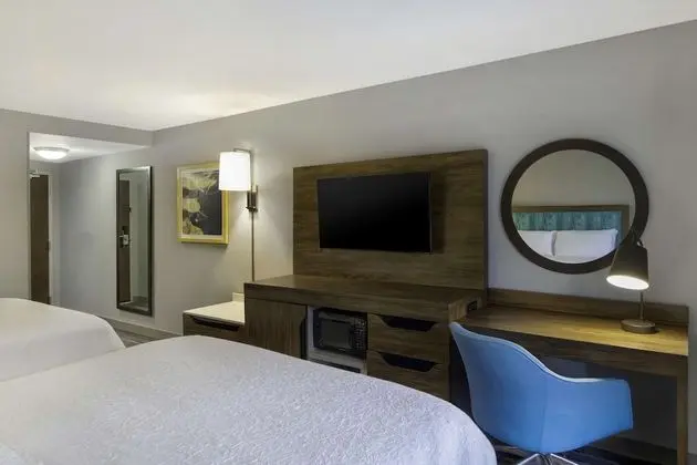 Oda, 2 Büyük (Queen) Boy Yatak, Engellilere Uygun, Sigara İçilmez