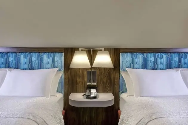 Oda, 2 Büyük (Queen) Boy Yatak, Engellilere Uygun, Sigara İçilmez