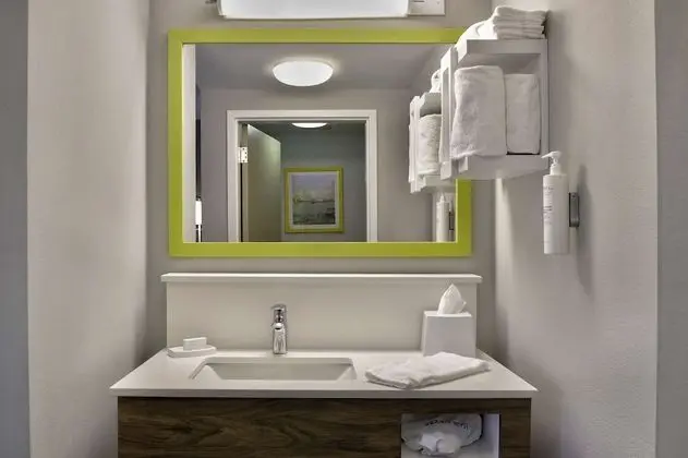 Oda, 2 Büyük (Queen) Boy Yatak, Engellilere Uygun, Sigara İçilmez