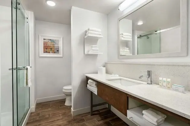 Stüdyo, 1 En Büyük (King) Boy Yatak, Buzdolabı ve Mikrodalga (Wet bar)