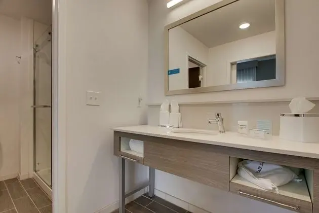 Stüdyo, 1 En Büyük (King) Boy Yatak, Buzdolabı ve Mikrodalga (Wet Bar)