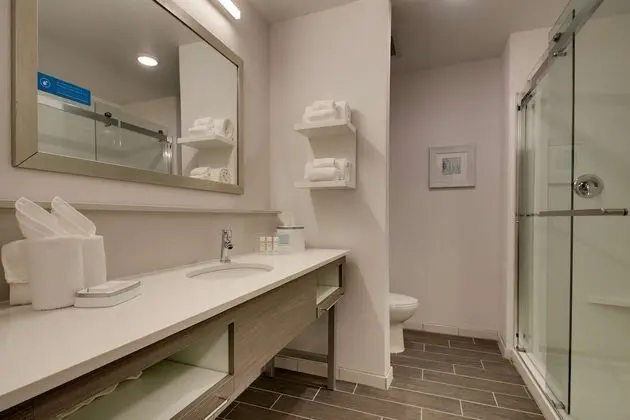 Stüdyo, 1 En Büyük (King) Boy Yatak, Buzdolabı ve Mikrodalga (Wet Bar)