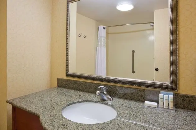 Oda, 2 Büyük (Queen) Boy Yatak, Sigara İçilmez