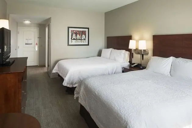 İki Büyük (Queen) Boy Yataklı (Standard Room Two Queens)