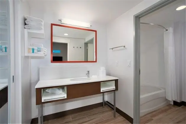 Stüdyo, 1 En Büyük (King) Boy Yatak, Buzdolabı ve Mikrodalga (Wet bar)