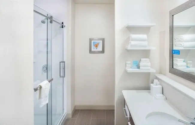 Oda, 1 En Büyük (King) Boy Yatak ve Çekyat, Engellilere Uygun, Sigara İçilmez (Rollin Shower)