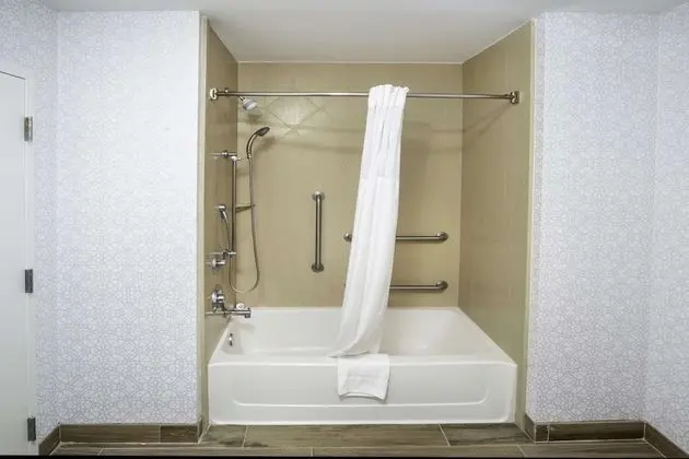 Oda, 1 En Büyük (King) Boy Yatak, Engellilere Uygun, Sigara İçilmez