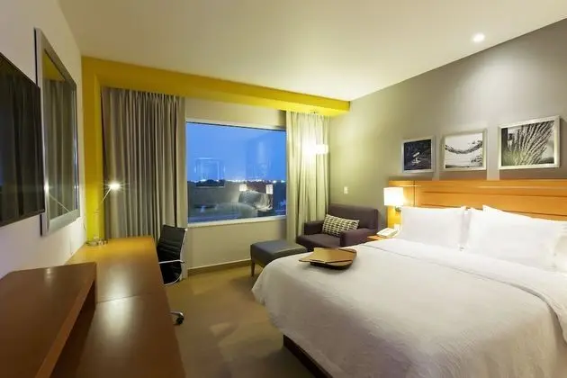 Oda, 1 Büyük (Queen) Boy Yatak, Engellilere Uygun, Sigara İçilmez (Roll-in Shower)