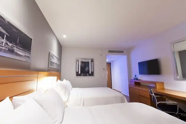 Oda, 2 Çift Kişilik Yatak, Sigara İçilmez, Buzdolabı