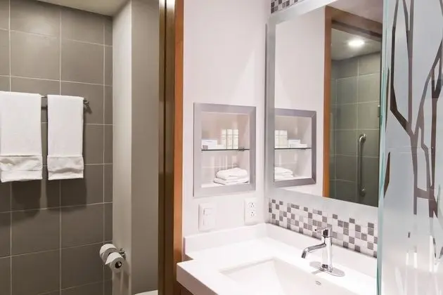 Oda, 2 Çift Kişilik Yatak, Sigara İçilmez, Buzdolabı