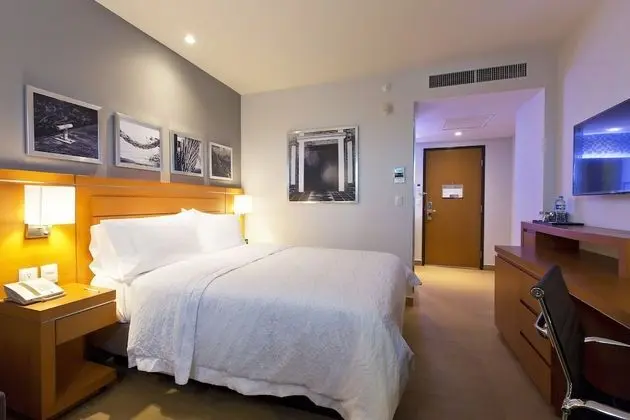 Superior Oda, 1 Büyük (Queen) Boy Yatak, Sigara İçilmez, Buzdolabı (Wet Bar)