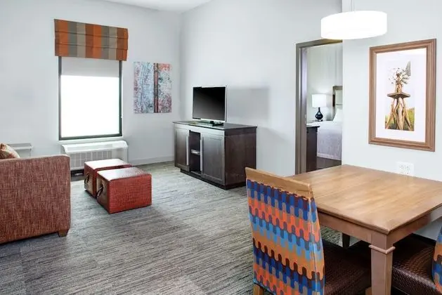 Süit, 1 En Büyük (King) Boy Yatak, Sigara İçilmez, Buzdolabı ve Mikrodalga (Wet Bar)
