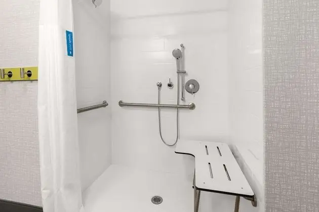 Stüdyo, 1 En Büyük (King) Boy Yatak, Engellilere Uygun (Mobility & Hearing, Roll-In Shower)