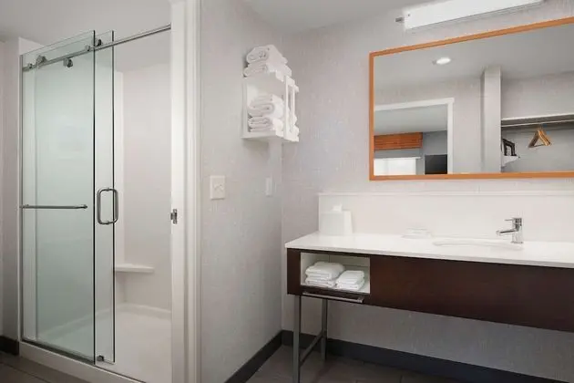 Stüdyo, 1 En Büyük (King) Boy Yatak, Buzdolabı ve Mikrodalga (Wet bar)