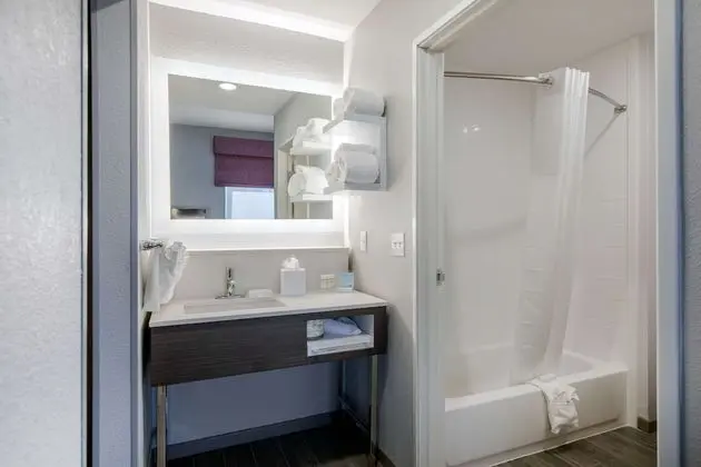 Stüdyo, 1 En Büyük (King) Boy Yatak, Buzdolabı ve Mikrodalga (Wet Bar)
