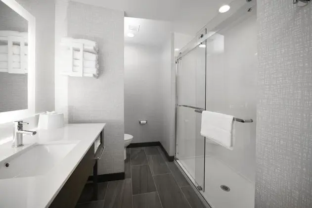 Oda, 1 En Büyük (King) Boy Yatak, Buzdolabı ve Mikrodalga