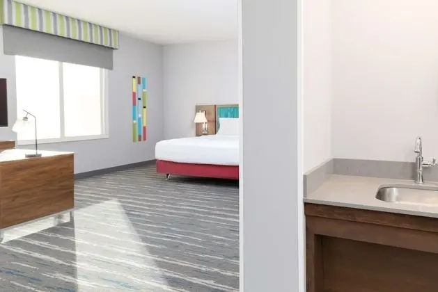 Stüdyo, 1 En Büyük (King) Boy Yatak, Engellilere Uygun (Roll-In Shower)