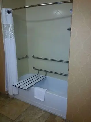 Oda, 1 En Büyük (King) Boy Yatak, Engellilere Uygun