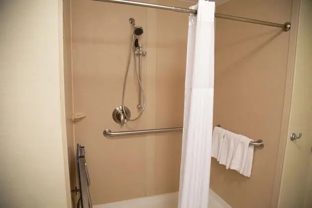 Oda, 1 En Büyük (King) Boy Yatak, Engellilere Uygun, Sigara İçilmez