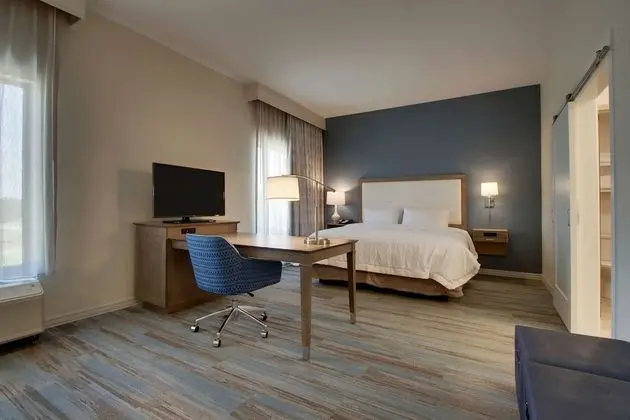 Stüdyo, 1 En Büyük (King) Boy Yatak, Engellilere Uygun (Roll-in Shower)