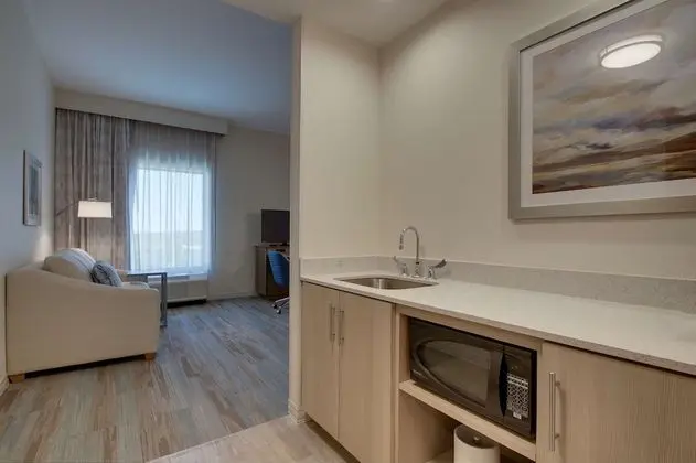 Stüdyo, 1 En Büyük (King) Boy Yatak, Engellilere Uygun (Roll-in Shower)