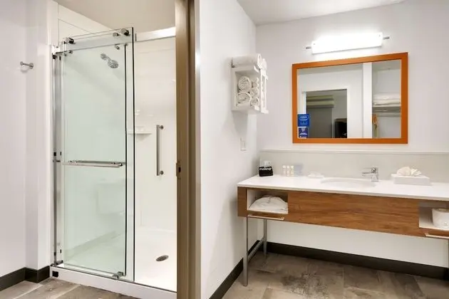 Stüdyo, 1 En Büyük (King) Boy Yatak, Buzdolabı ve Mikrodalga (Wet bar)