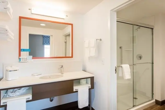 Oda, 1 En Büyük (King) Boy Yatak ve Çekyat, Engellilere Uygun (Hearing)