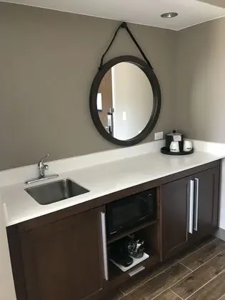 Stüdyo, 1 En Büyük (King) Boy Yatak, Buzdolabı ve Mikrodalga (Wet Bar)