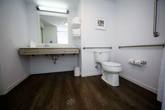 Stüdyo, 1 En Büyük (King) Boy Yatak, Engellilere Uygun, Sigara İçilmez (Roll In Shower)