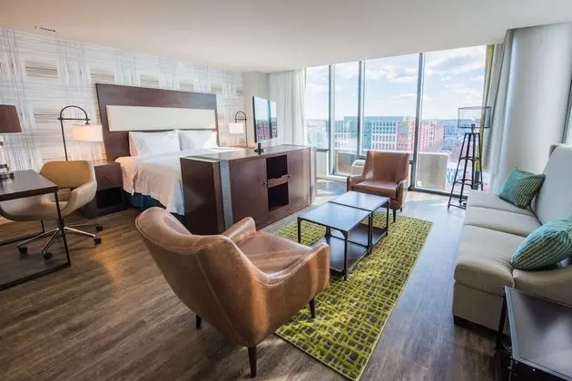 Room, 1 King Bed, Refrigerator, Stadium view