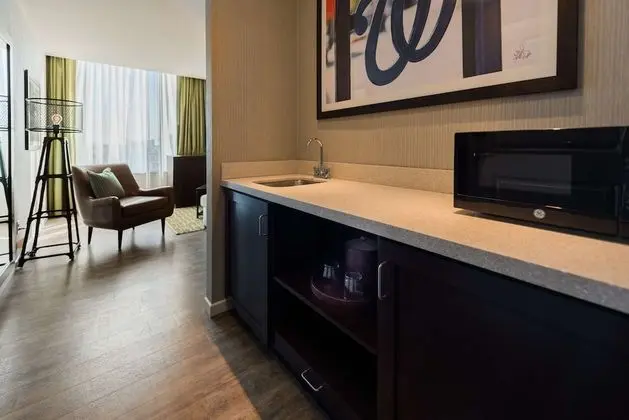 Room, 1 King Bed, Refrigerator, Stadium view