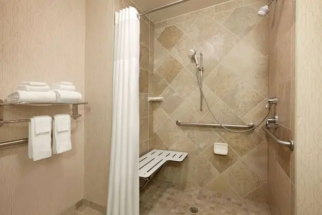 Stüdyo, 1 En Büyük (King) Boy Yatak, Engellilere Uygun (Mobility & Hearing, Roll-in Shower)