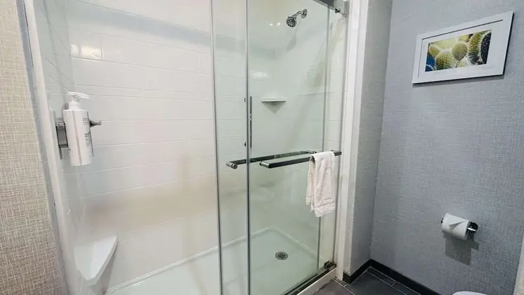 Oda, 1 En Büyük (King) Boy Yatak, Buzdolabı