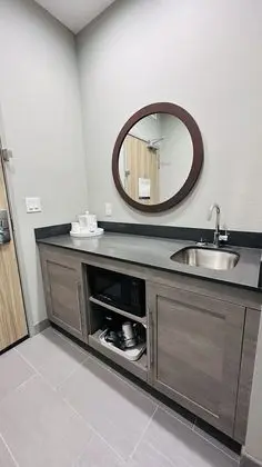 Stüdyo, 1 En Büyük (King) Boy Yatak, Buzdolabı ve Mikrodalga (Wet bar)