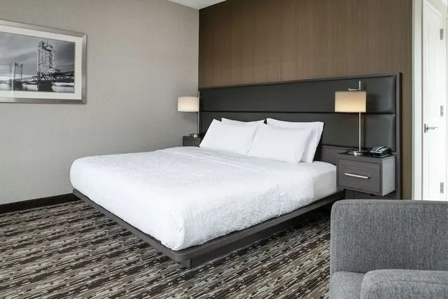 Oda, 1 En Büyük (King) Boy Yatak, Engellilere Uygun, Sigara İçilmez