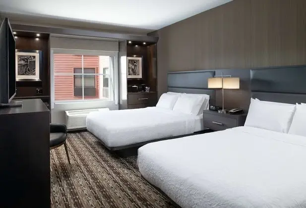 Oda, 2 Büyük (Queen) Boy Yatak, Engellilere Uygun, Sigara İçilmez