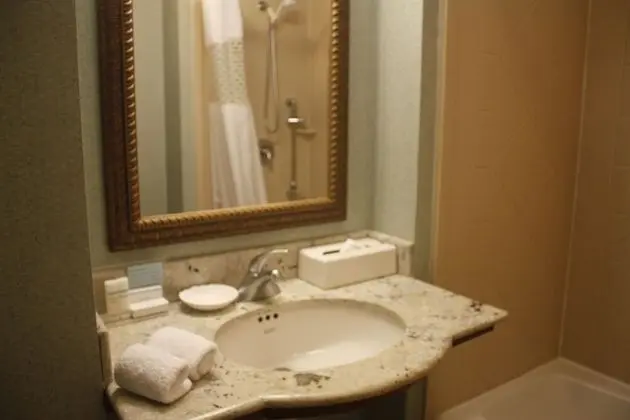 Oda, 2 Büyük (Queen) Boy Yatak, Engellilere Uygun, Sigara İçilmez