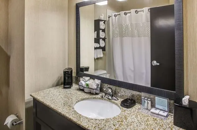 Oda, 2 Büyük (Queen) Boy Yatak, Engellilere Uygun, Sigara İçilmez