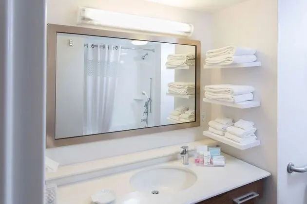 Oda, 1 En Büyük (King) Boy Yatak, Engellilere Uygun, Sigara İçilmez