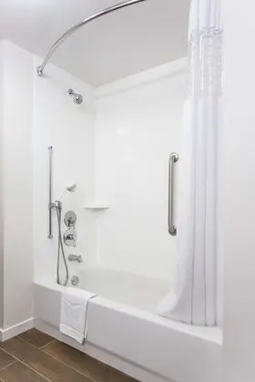 Oda, 1 En Büyük (King) Boy Yatak, Engellilere Uygun, Sigara İçilmez