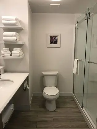 Oda, 1 En Büyük (King) Boy Yatak, Sigara İçilmez, Buzdolabı