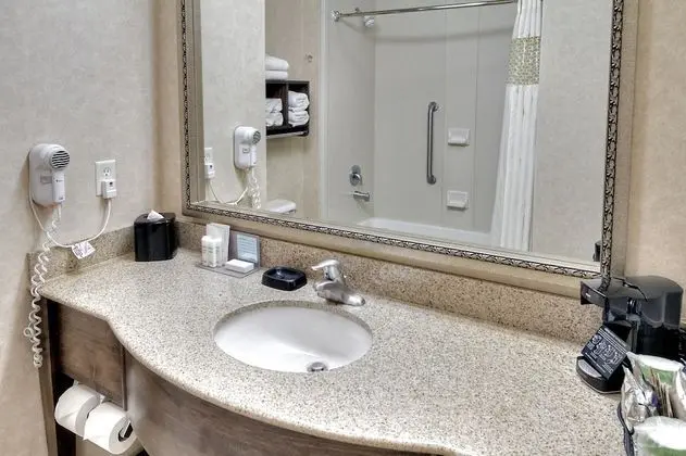 Oda, 2 Büyük (Queen) Boy Yatak, Engellilere Uygun, Sigara İçilmez