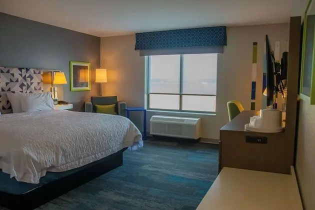 Oda, 1 En Büyük (King) Boy Yatak, Engellilere Uygun (Roll-In Shower)