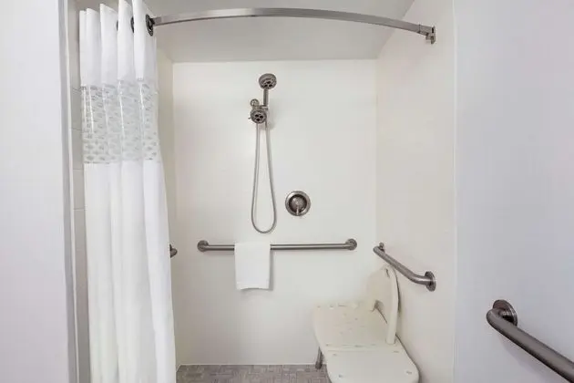 Oda, 2 Çift Kişilik Yatak, Engellilere Uygun (3x3 Shower)